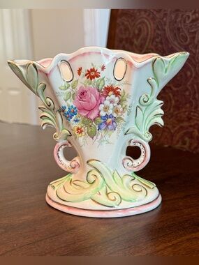 Vintage Wedgewood & Co Floral Vase w/Gold Accent & Unicorn Stamp 5”H